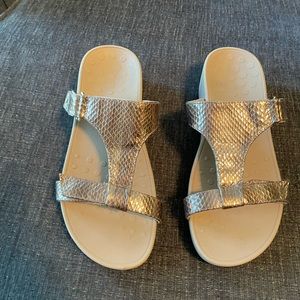 Vionic sandals SZ 8